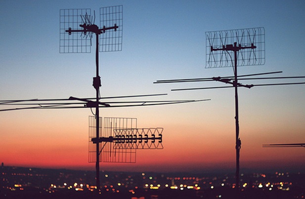 Niente antenna per chi non paga in condominio