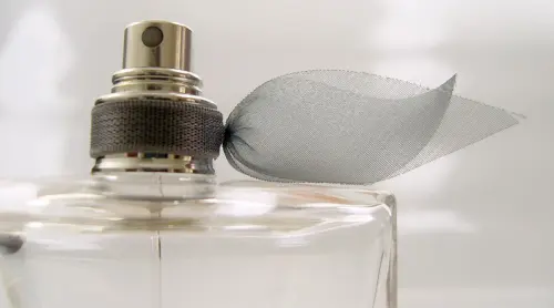 Acquistare online profumi da donna e risparmiare