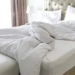 Cosa fare per pulire vomito bambino dal letto? Consigli utili!