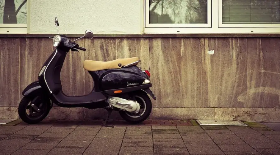 Cosa fare per creare l'effetto ruggine sulla Vespa?